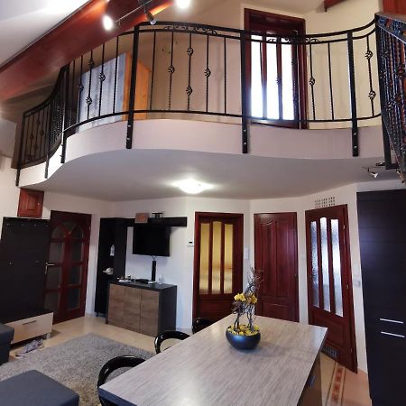 גיולה Galery Apartman מראה חיצוני תמונה