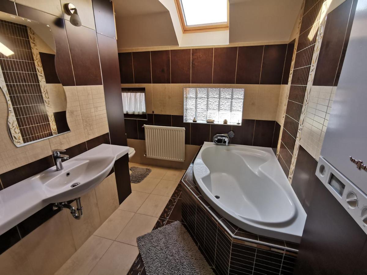 גיולה Galery Apartman מראה חיצוני תמונה