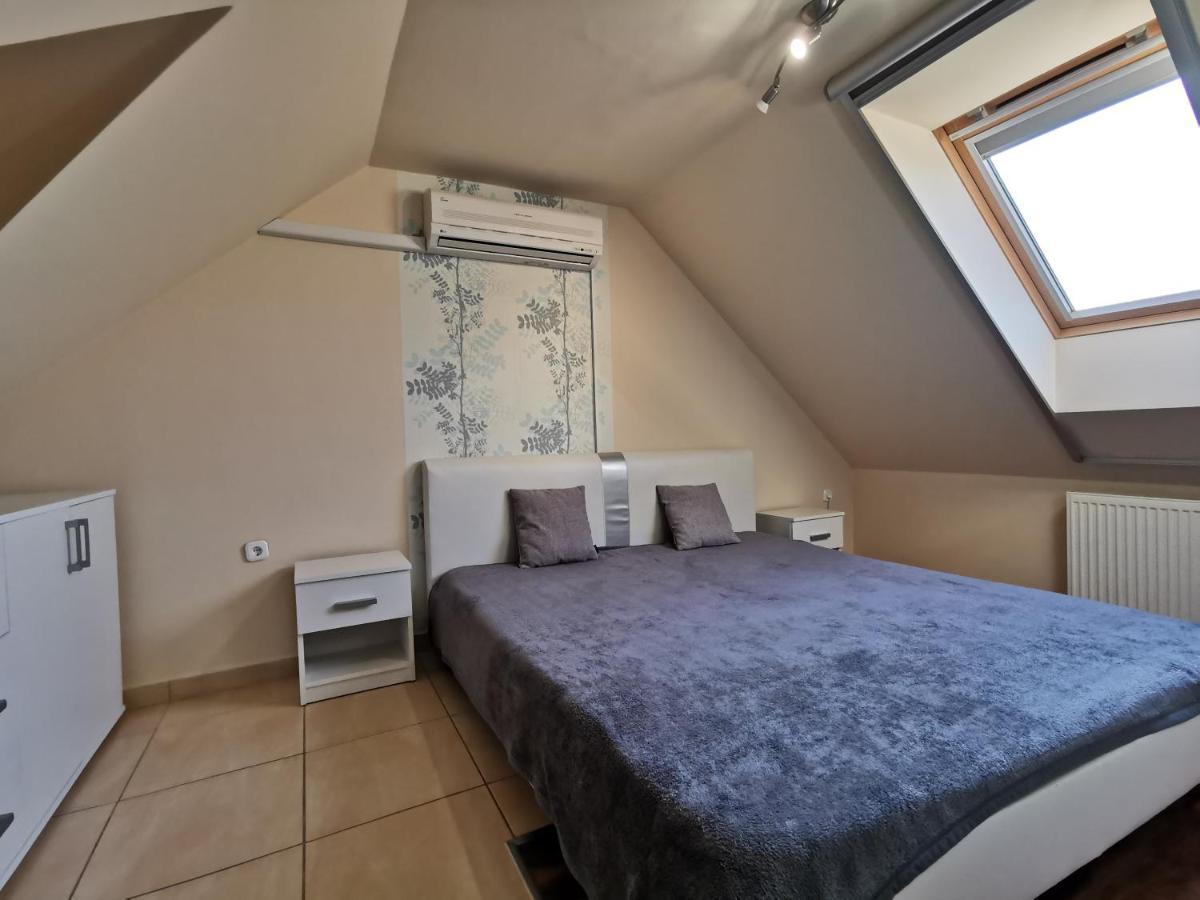 גיולה Galery Apartman מראה חיצוני תמונה