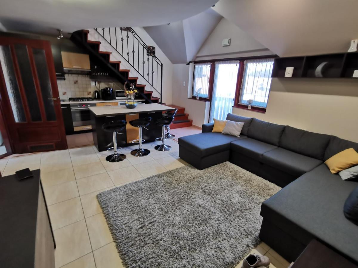 גיולה Galery Apartman מראה חיצוני תמונה