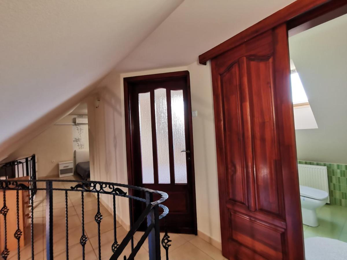 גיולה Galery Apartman מראה חיצוני תמונה